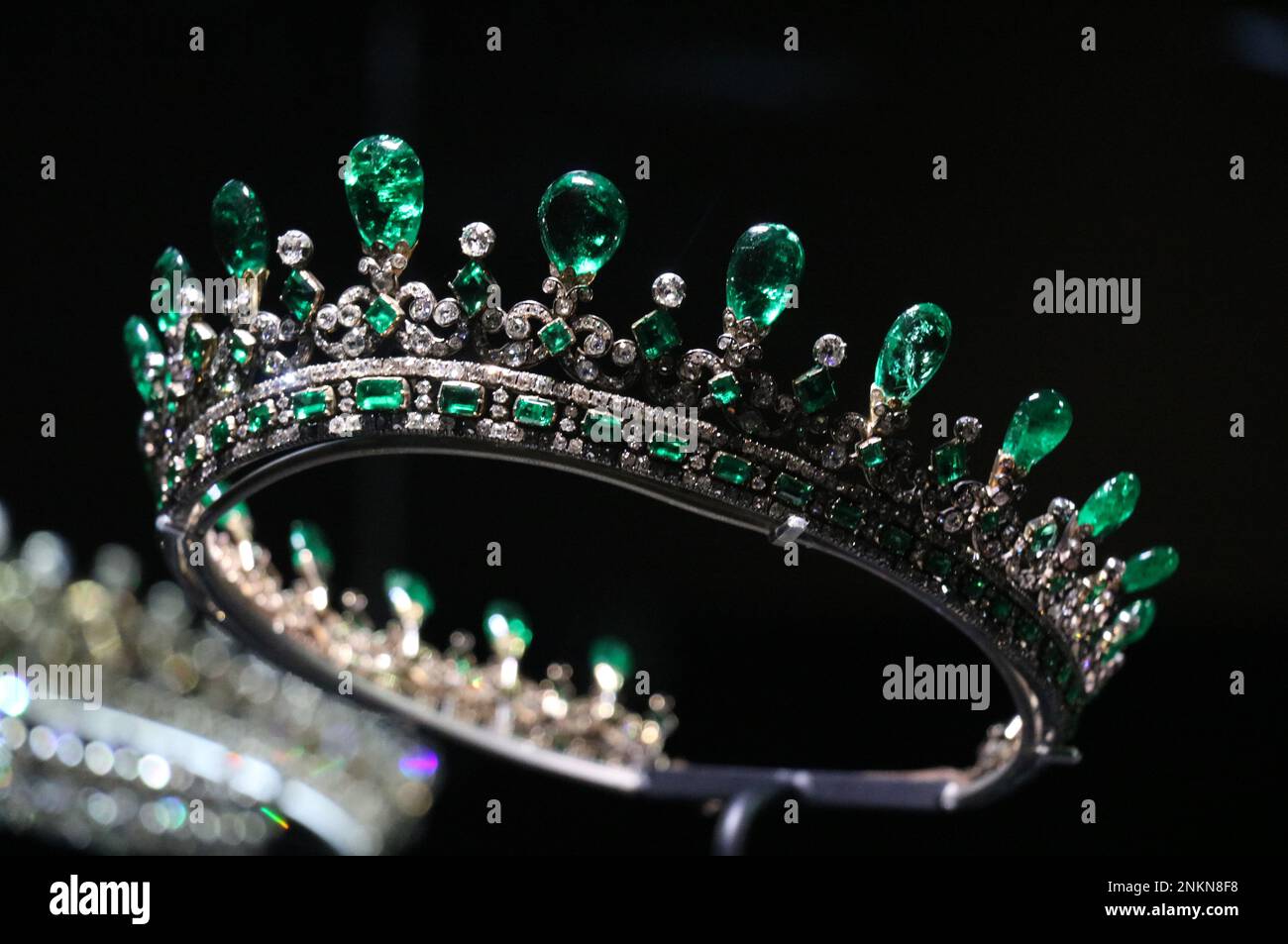 Queen Victorias Emerald Tiara Stock Photo Alamy