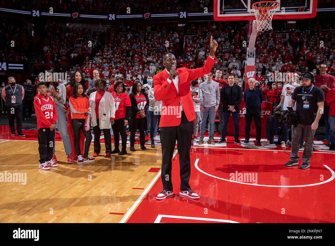 Former Wisconsin basketball player Michael Finley acknowledges the crowd  during a ceremony to retire his jersey number at halftime of an NCAA college  basketball game between Wisconsin and Michigan Sunday, Feb. 20