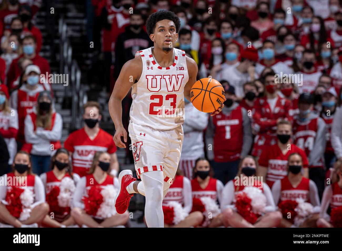 Wisconsin Badgers guard Chucky Hepburn (23) handles the ball during an