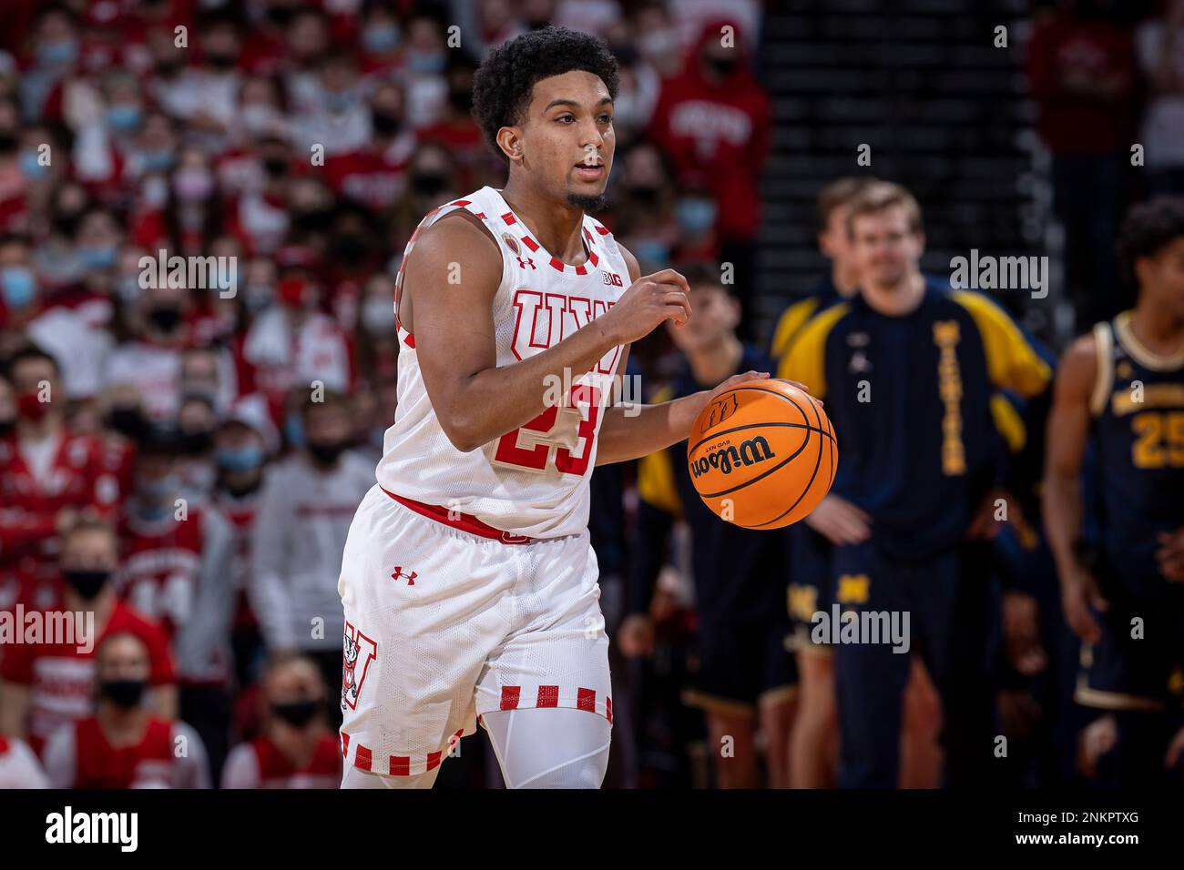 Wisconsin Badgers guard Chucky Hepburn (23) handles the ball during an