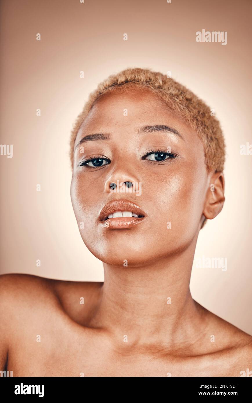 Woman bronze face hires stock photography and images Alamy