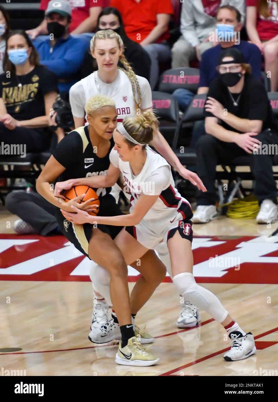 PALO ALTO, CA - FEBRUARY 13: Stanford Cardinal guard Lexie Hull (12 ...