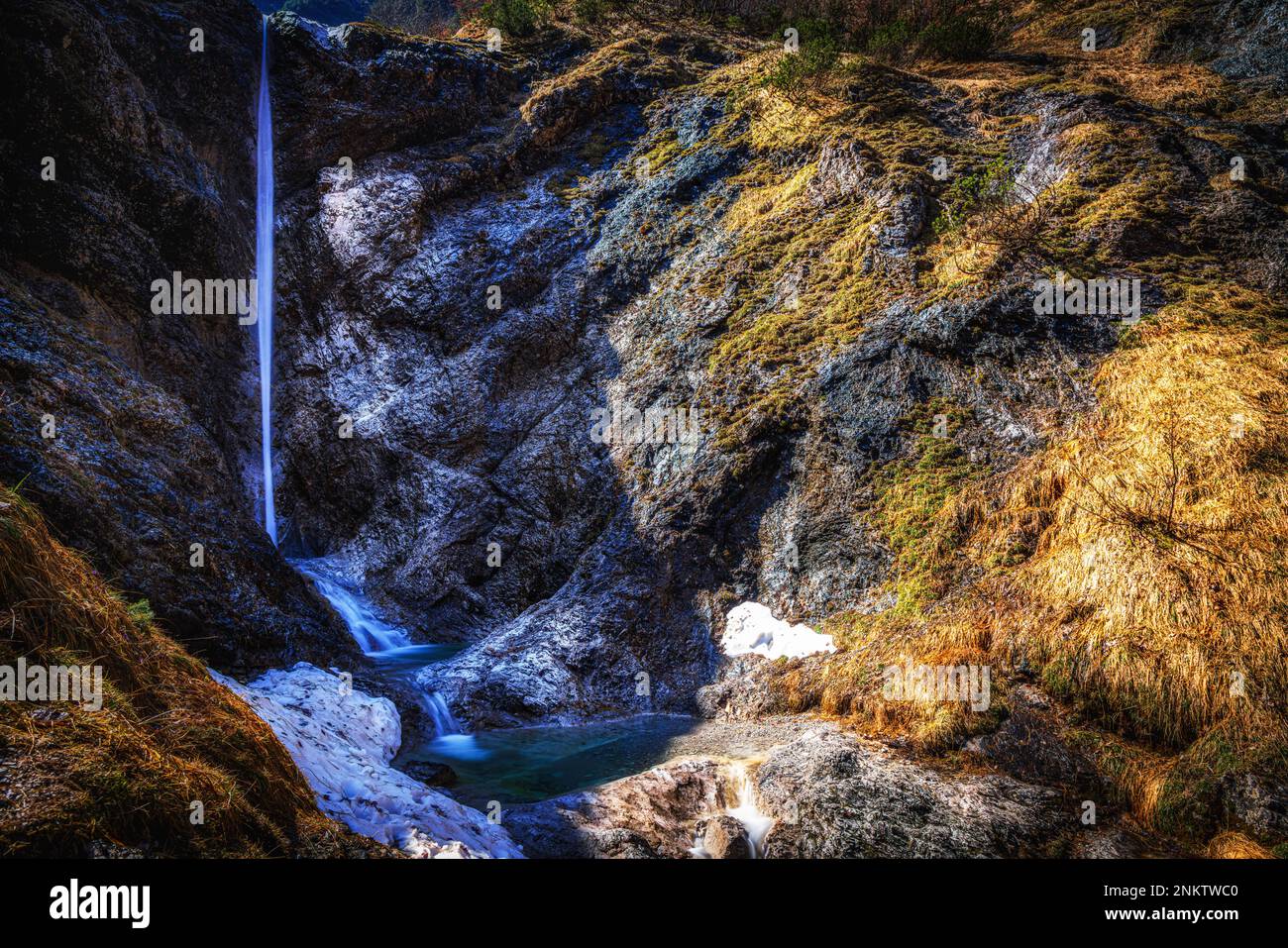 Wasserfall in der Wolfsschlucht , Tegernsee,Mangfall-Gebirge,Wildbach,Kreuth,Wandern,Schnee,Berge,gestein Stock Photo