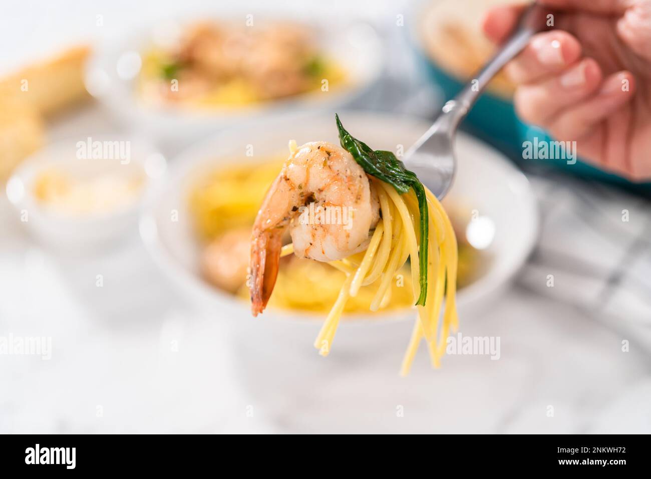 Garlic Shrimp Pasta with Spinach Stock Photo - Alamy