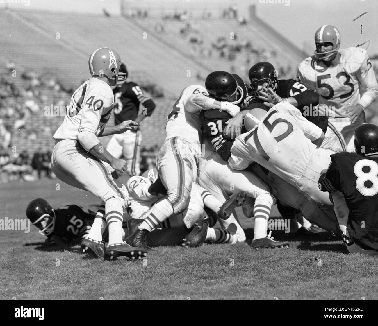 Raiders play their home opener at Kezar Stadium against the Houston Oilers,  September 11, 1960 Tony Teresa (25) runs with the ball (Gordon Peters/San  Francisco Chronicle via AP Stock Photo - Alamy