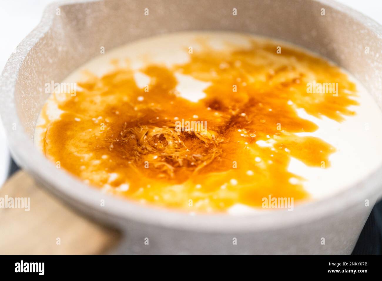 White chocolate ganache frosting Stock Photo Alamy
