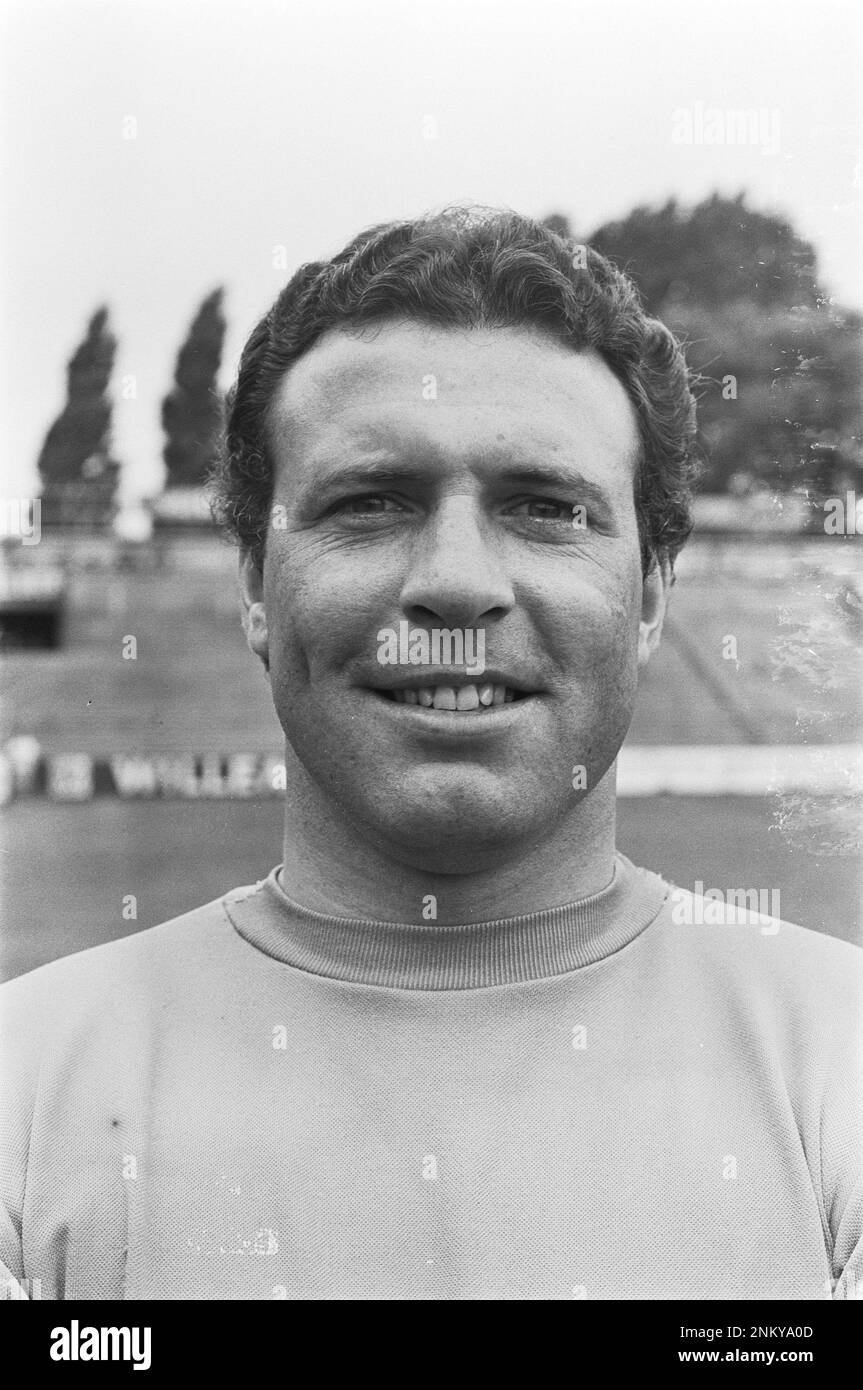 Final KNVB cup Ajax against NAC. Captain Henk Groot and the KNVB Cup Date:  June 14, 1961 Keywords: sport, football Institution name: AJAX, NAC Stock  Photo - Alamy