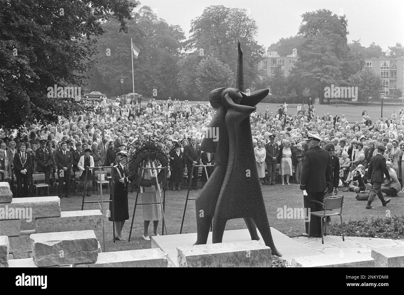 Princess Juliana lays wreath at monument in Bronbeek t.g. commemoration ...