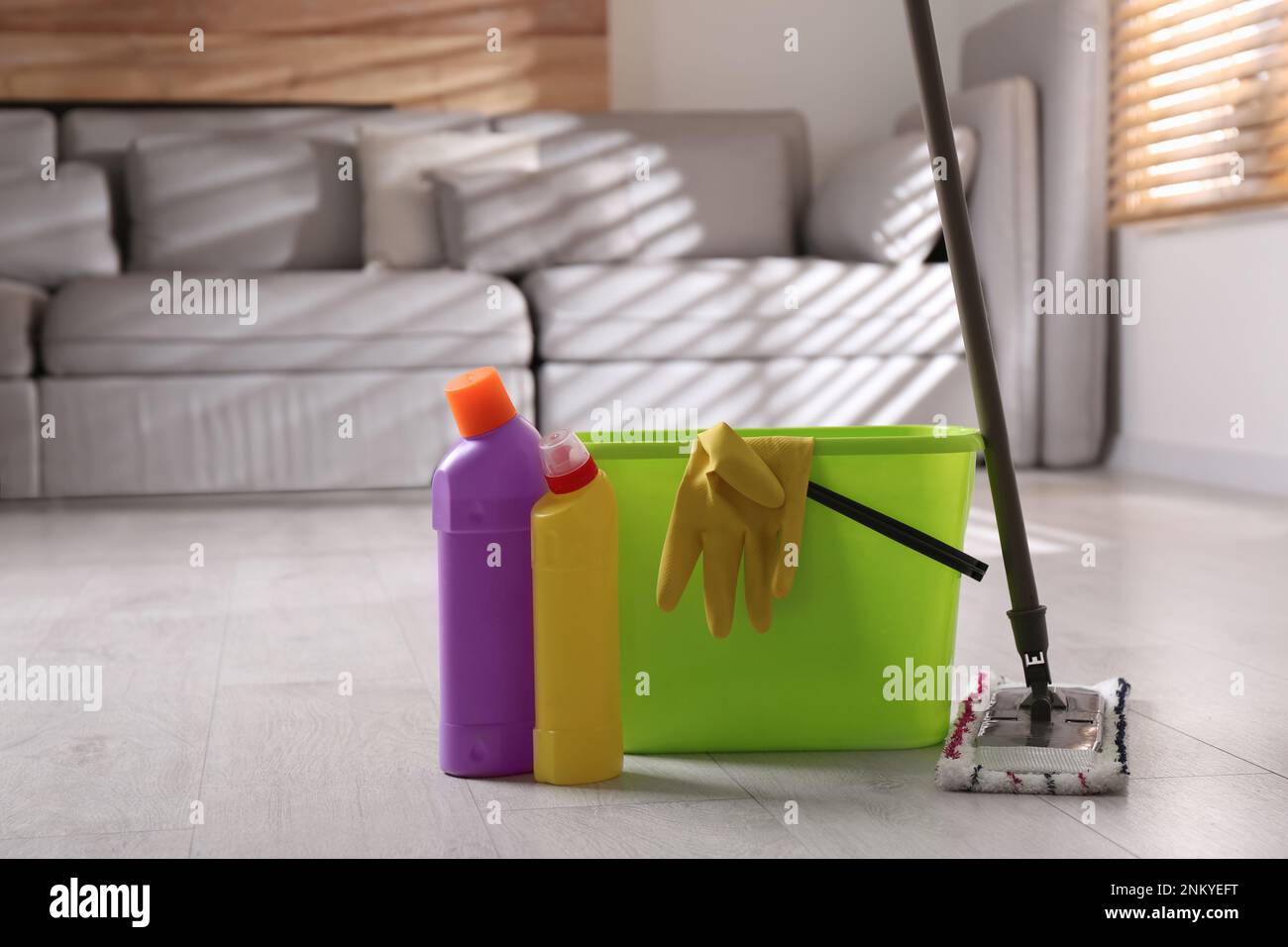 blue washing up dish with cleaning tools and detergents as degreaser and a  brush with wipes Stock Photo - Alamy