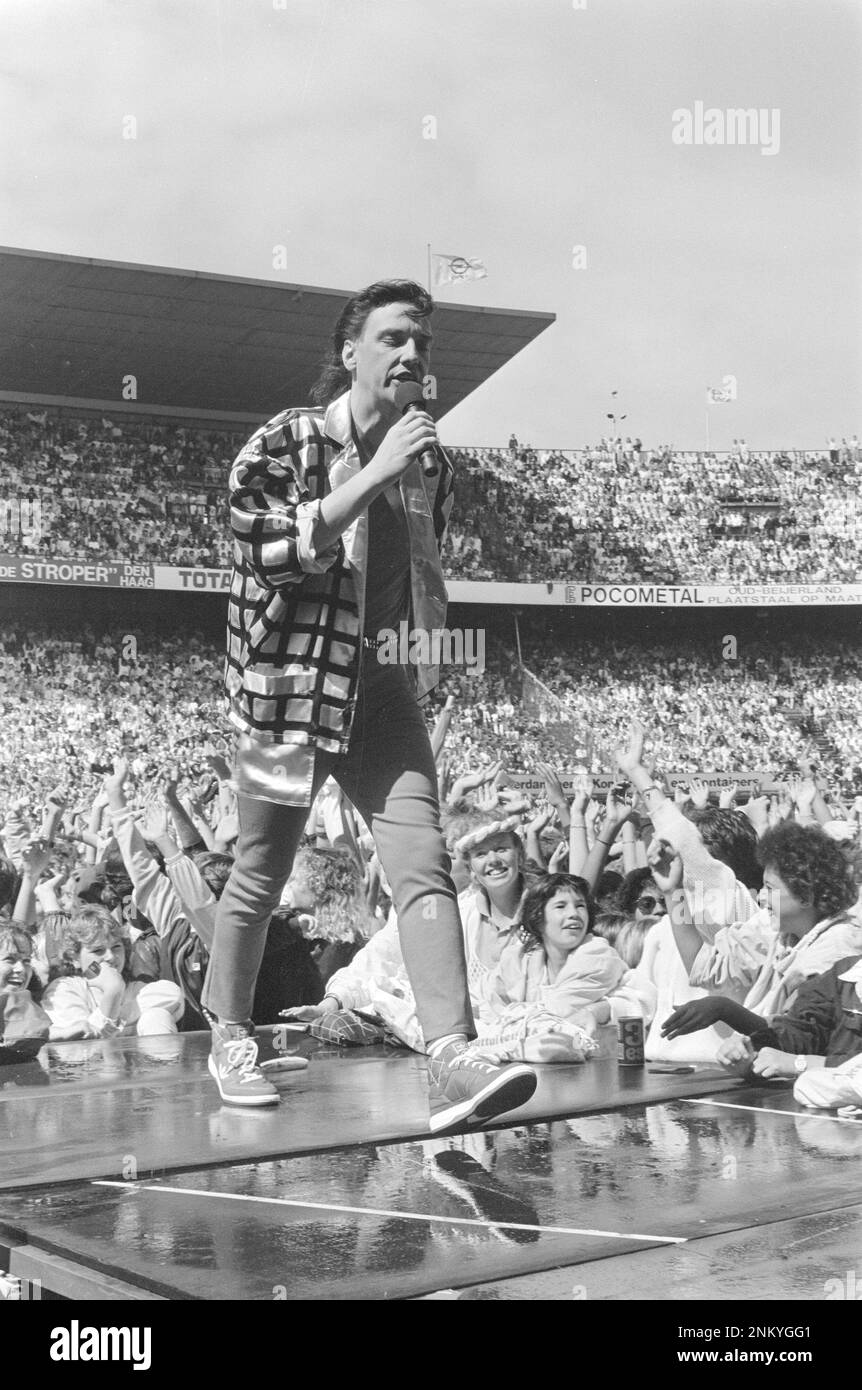 Jan Riwtman Los Vast Live concert in Feyenoord Stadium; presenter Jan Rietman with ...