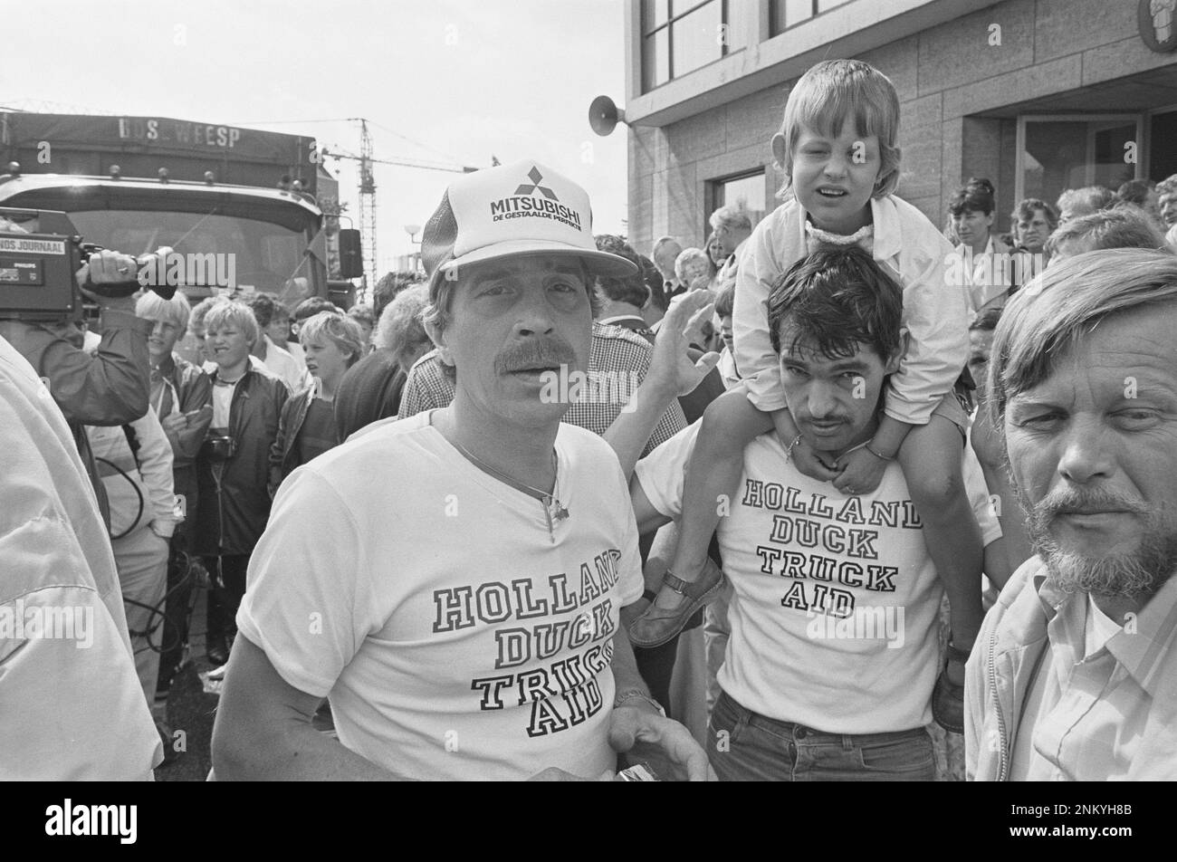 Convoy of trucks from Holland Duck Truck Aid to South Africa for food