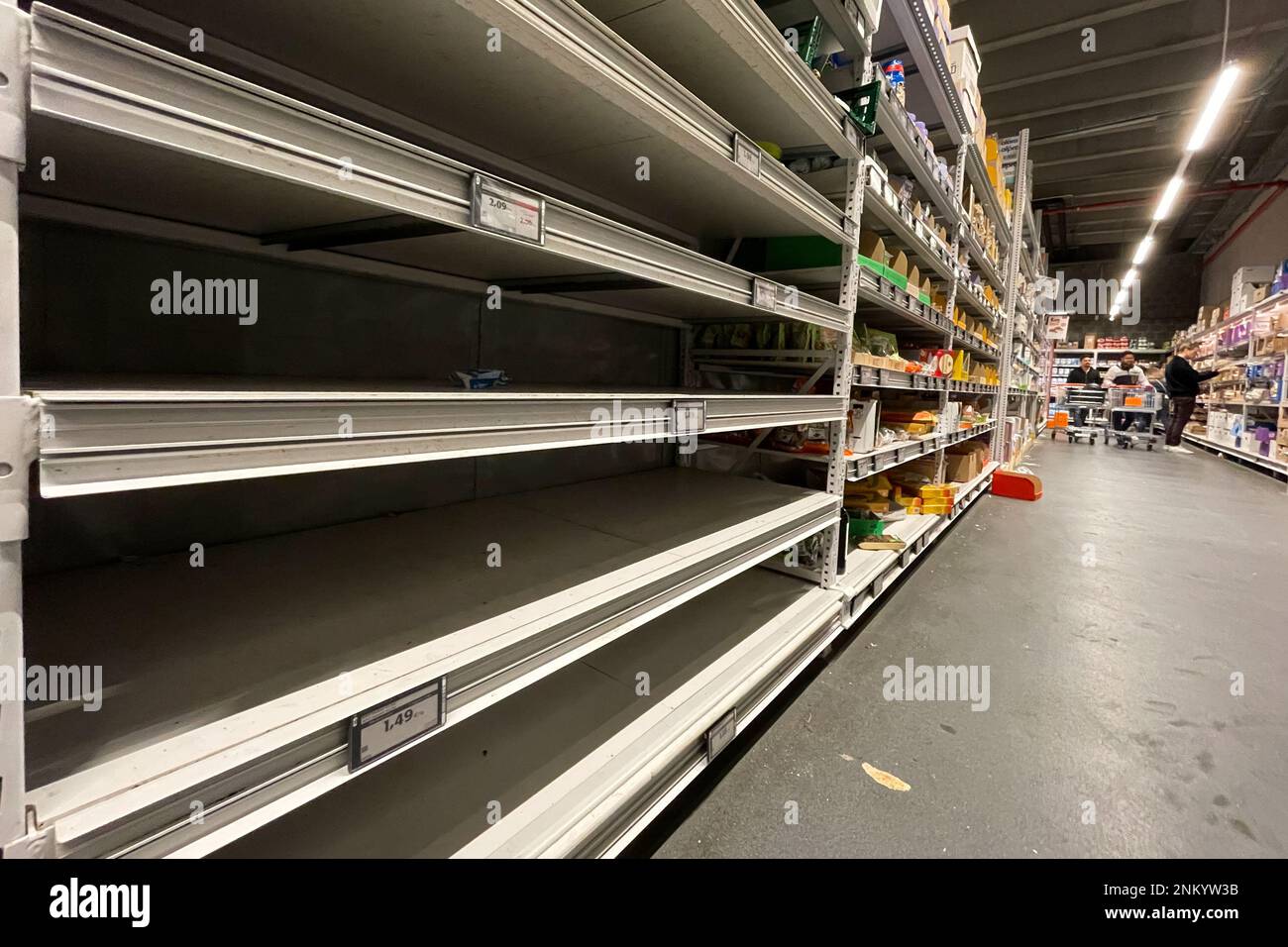 Beijing, Belgium. 31st Oct, 2022. Empty shelves for cheap eggs are seen at a supermarket in Brussels, Belgium, Oct. 31, 2022. Credit: Zheng Huansong/Xinhua/Alamy Live News Stock Photo