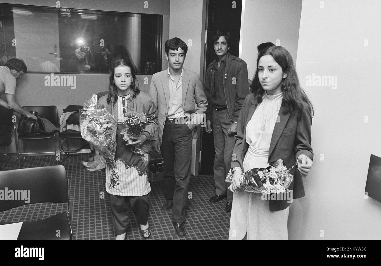 Four young Afghan refugees arrived at Schiphol from left to right. Galledda (13 years old), Hammid (16 years old), Weida (21 years old) and Daout (18 years old) ca. 1985 Stock Photo