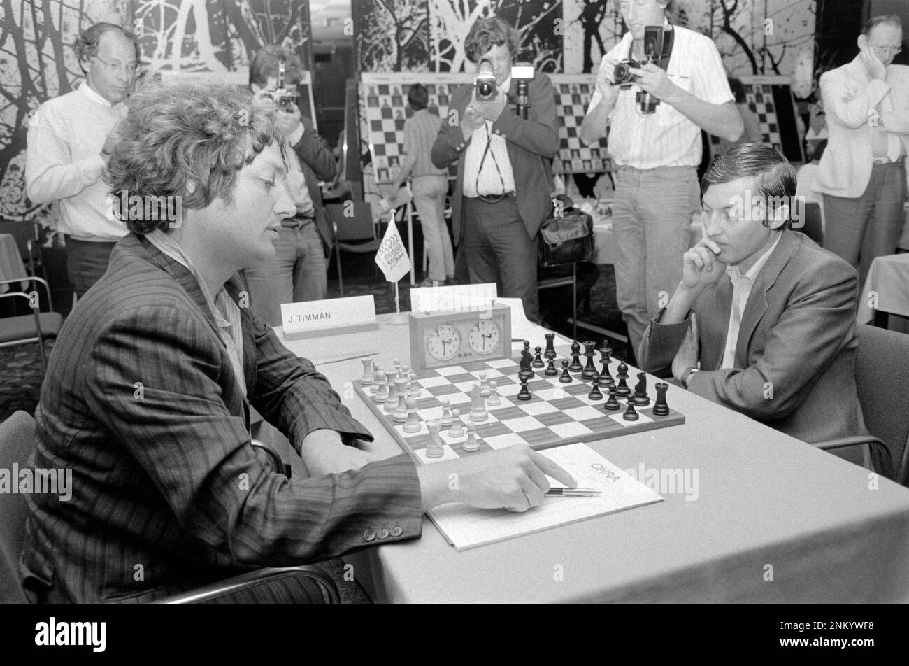 World chess champion Anatoly Karpov left with his wife Irina right and son  Anatoly center at home Stock Photo - Alamy