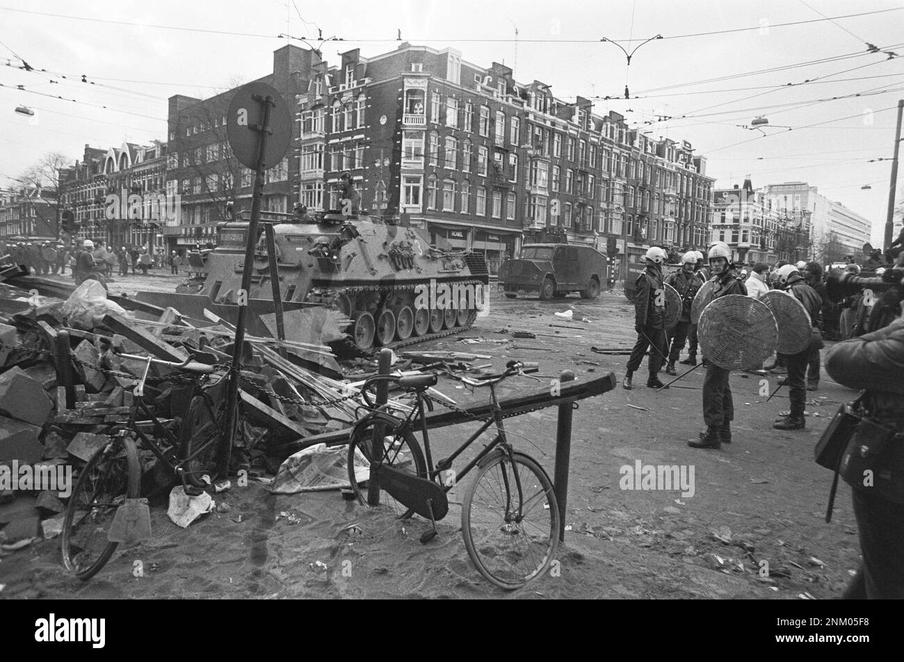 Netherlands History: Police and army with armored vehicles and tanks clear barricades in Vondelbuurt, Amsterdam; salvage tank (squatters riots)ca. March 3, 1980 Stock Photo