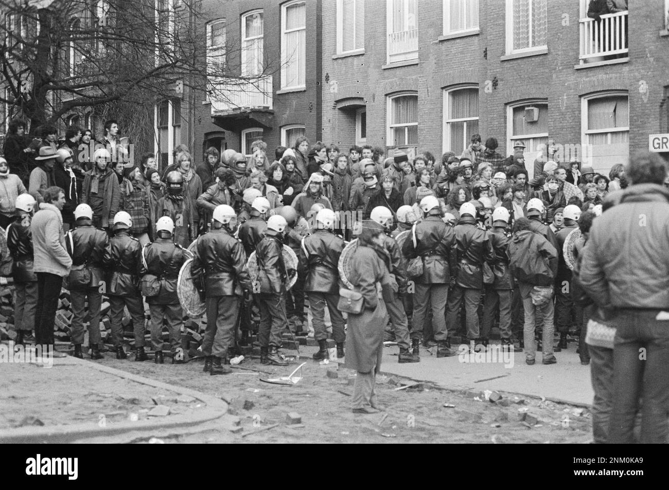 Netherlands History: Police and army with armored vehicles and tanks clear barricades in Vondelbuurt, Amsterdam; Mobile Unit around squatters (squatters riots) ca. March 3, 1980 Stock Photo