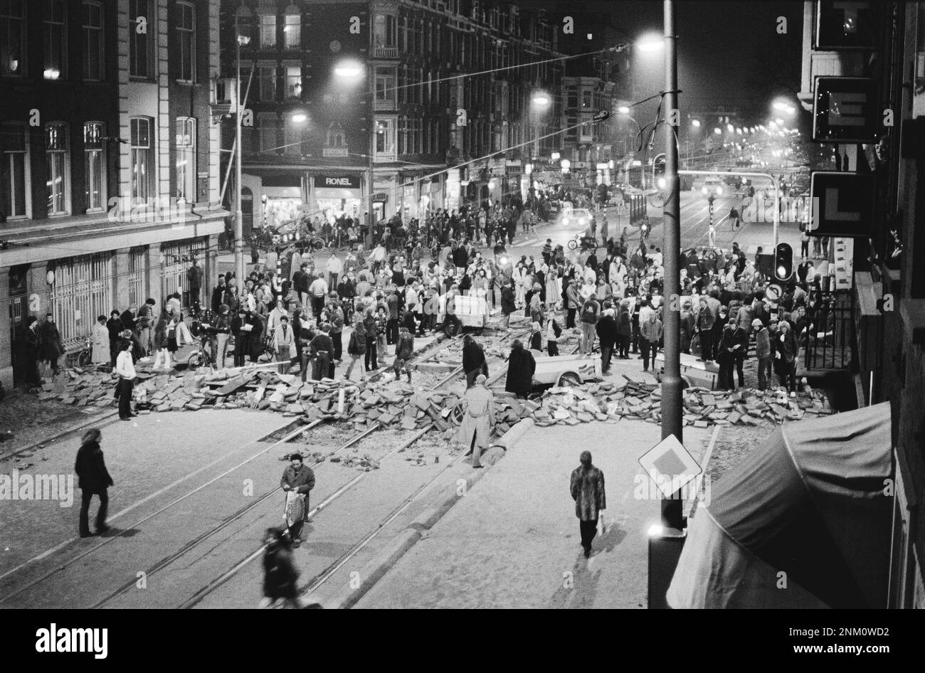 Netherlands History: Barricades around squatters on Vondelstraat Amsterdam; overviews of barricaded streets and squatters (Vondelstraat riots) ca. March 1, 1980 Stock Photo