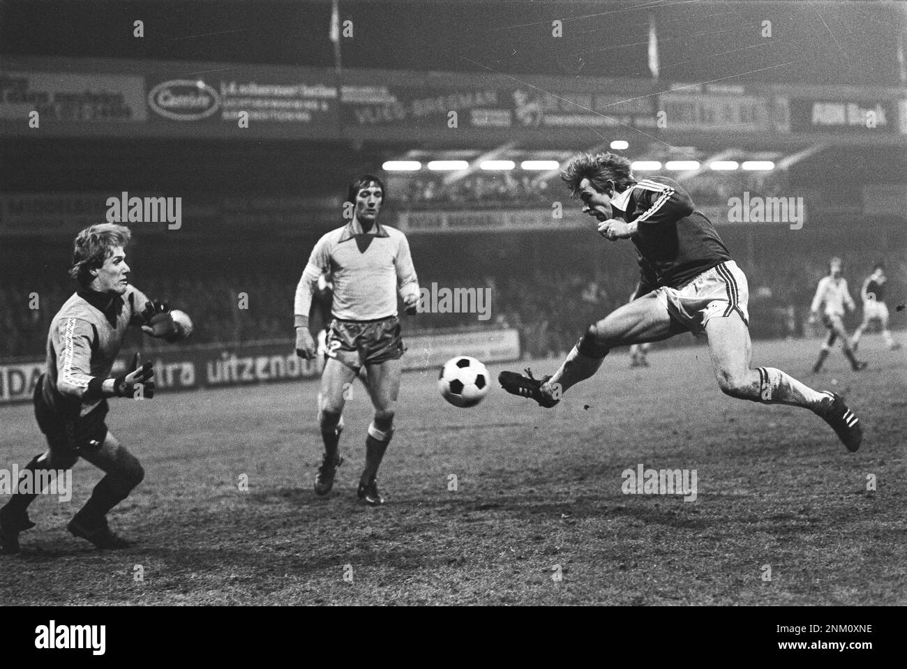 Netherlands History: AZ 67 against FC Utrecht 2-0, (KNVB Cup); Jaan de Graaf is going to score, goalkeeper van Breukelen, Utrecht player Wilbret ca. February 13, 1980 Stock Photo