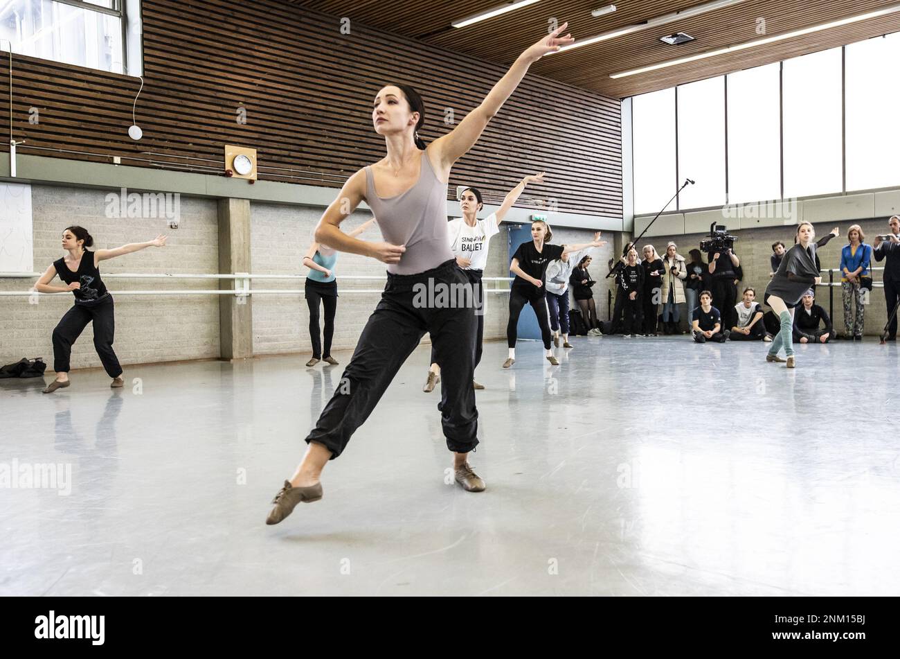 THE HAGUE - The United Ukrainian Ballet, which reflects on the Russian ...