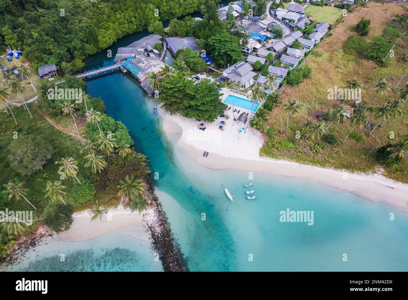 Aerial view tropical beach jungle hi-res stock photography and images ...