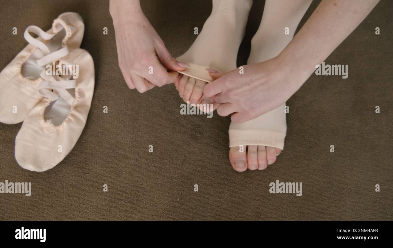 Woman ballerina dancer foot feet hi res stock photography and images Page 4 Alamy