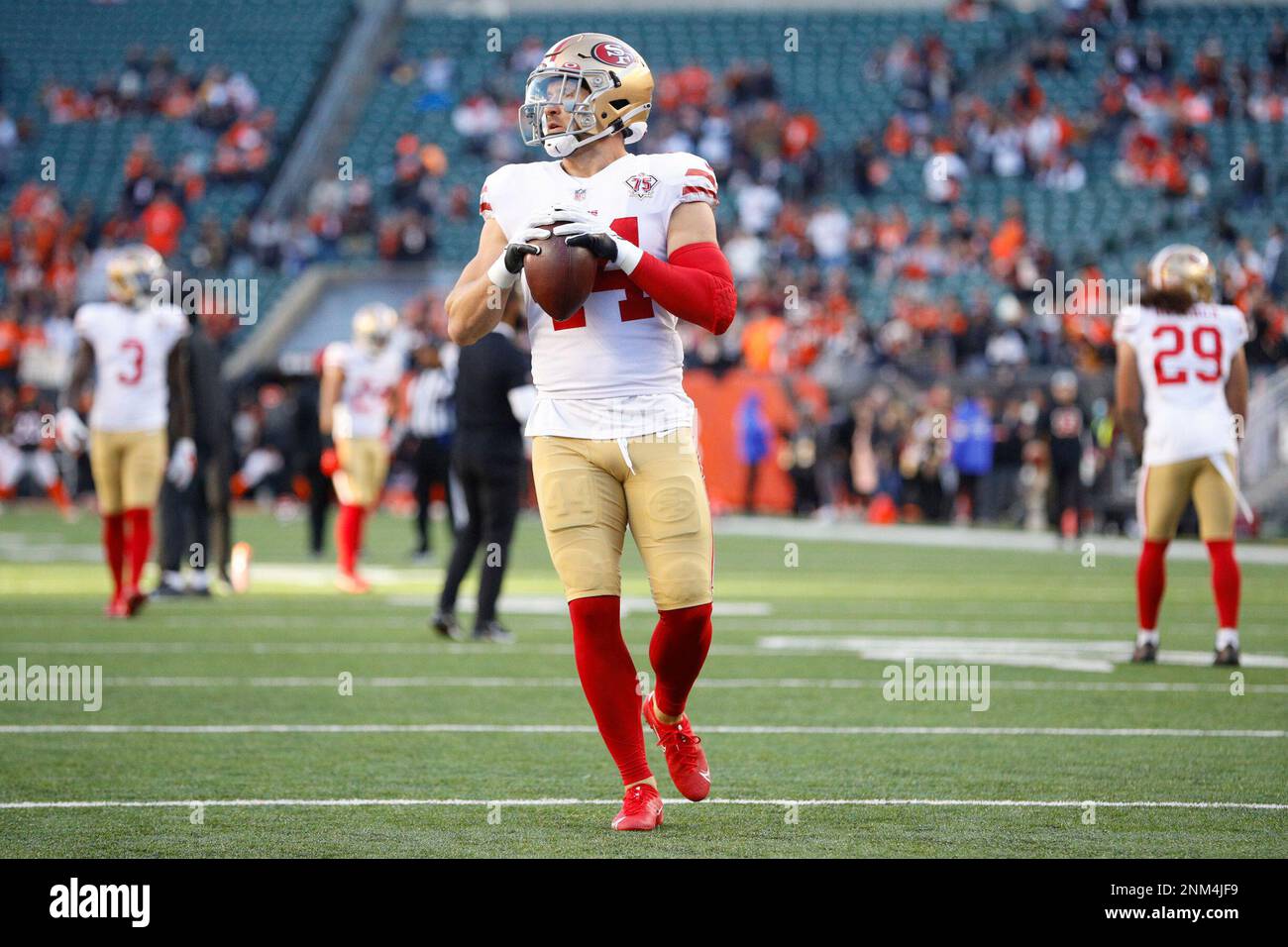 Cincinnati, Ohio, USA. 12th Dec, 2021. San Francisco 49ers wide receiver Jauan  Jennings (15) prior to the kickoff at the NFL football game between the San  Francisco 49ers and the Cincinnati Bengals