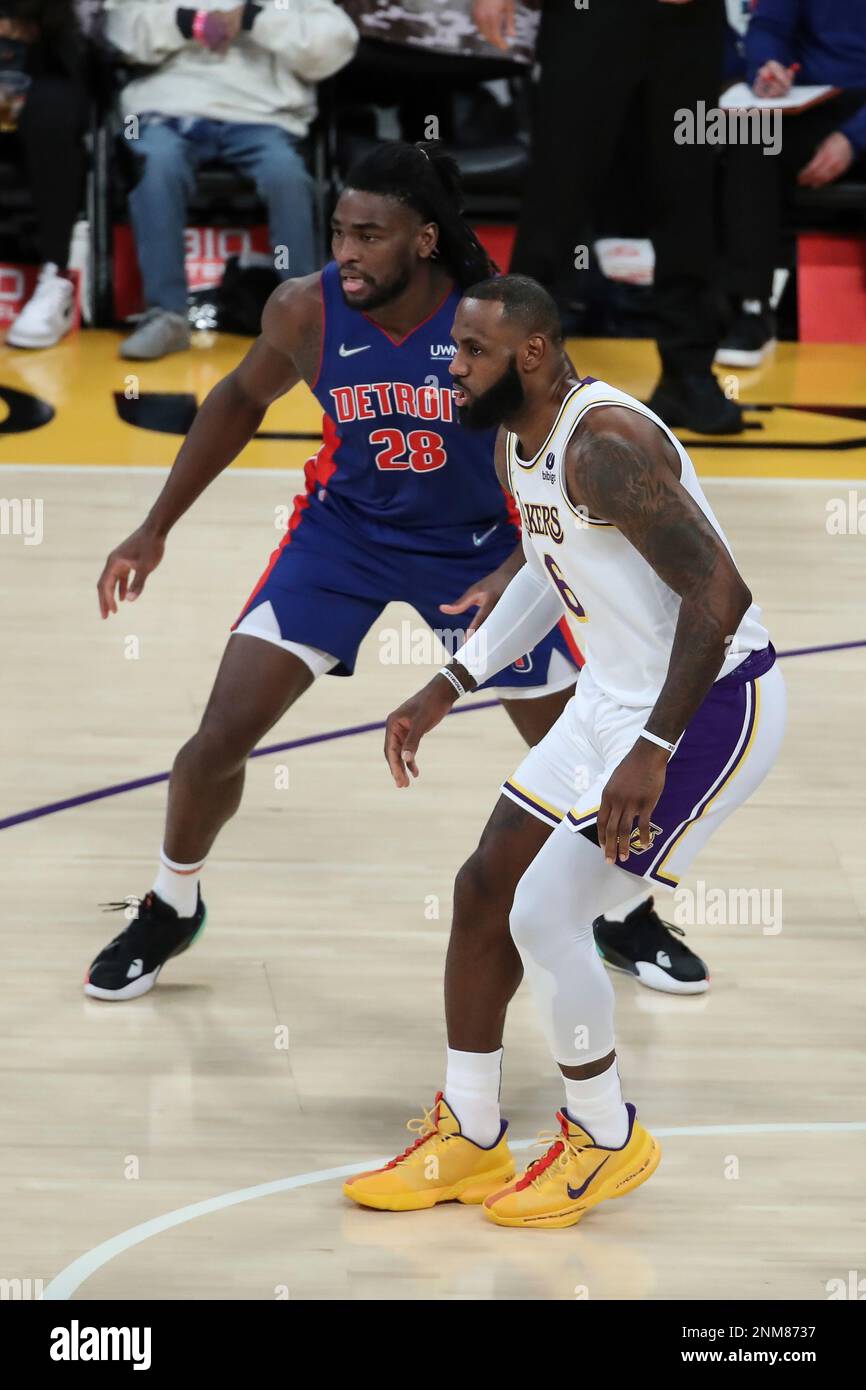 LOS ANGELES, CA - NOVEMBER 28: Detroit Pistons center Isaiah Stewart #28  being guarded by Los Angeles Lakers forward LeBron James #6 during the  Detroit Pistons vs Los Angeles Lakers game on