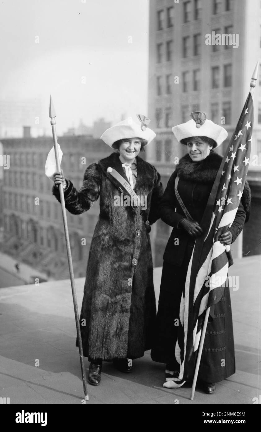 American Suffragettes Jessie Belle Hardy Stubbs MacKaye and General Rosalie Gardiner Jones holding the Stars and Stripes - c1910 Stock Photo