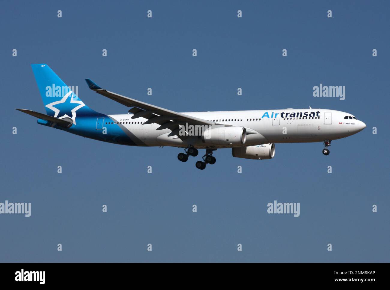 air transat a330 cabin