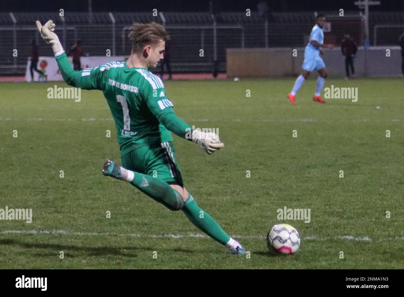 Philip Sprint from Tennis Borussia Berlin shoot  during the match between Tennis Borussia Berlin vs. Viktoria Berlin, Regionalliga Nordost (Regional League Nordeast), round 22, Berlin, Germany, 24, February, 2023. Fabián de Ciria. Credit: Fabideciria/Alamy Live News Stock Photo