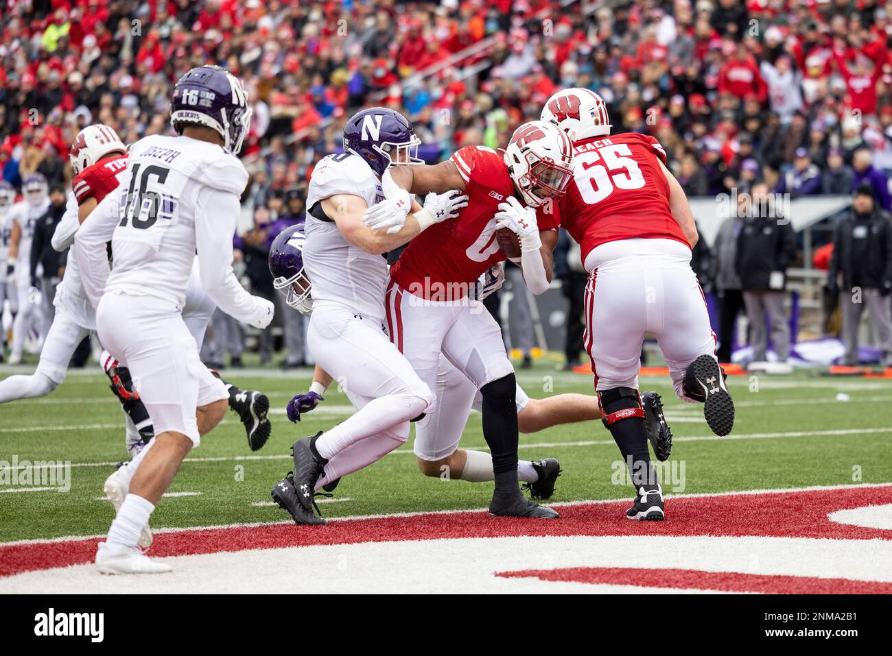 Wisconsin Badgers running back Braelon Allen (0) scores a touchdown