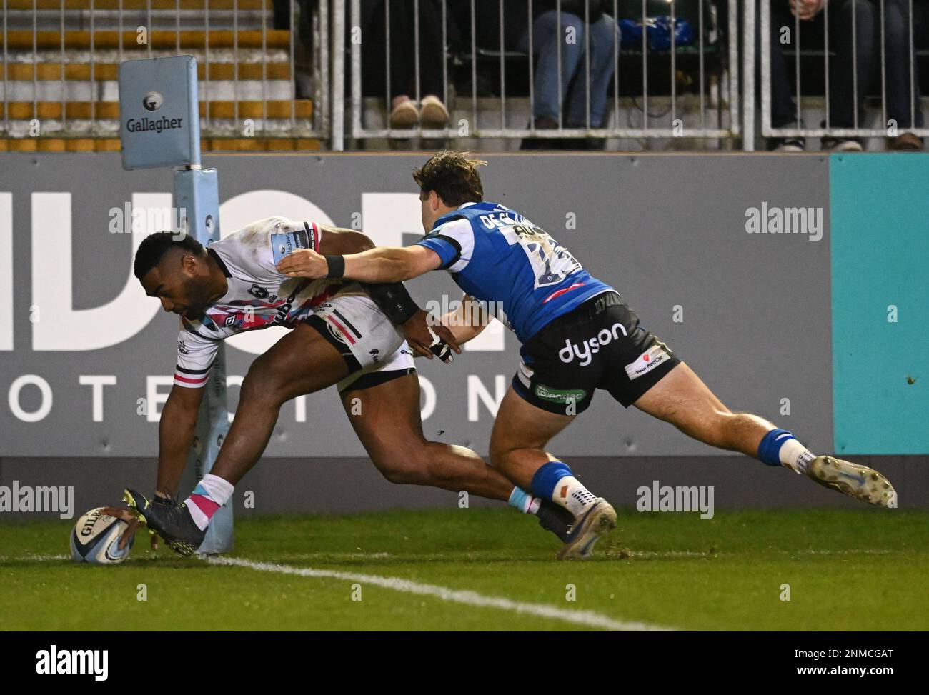 24th February 2023,  The Recreation Ground, Bath, Somerset, England; Gallagher Premiership Rugby, Bath versus Bristol Bears; Siva Naulago of Bristol Bears scores a try in the corner under pressure from Tom de Glanville of Bath Stock Photo