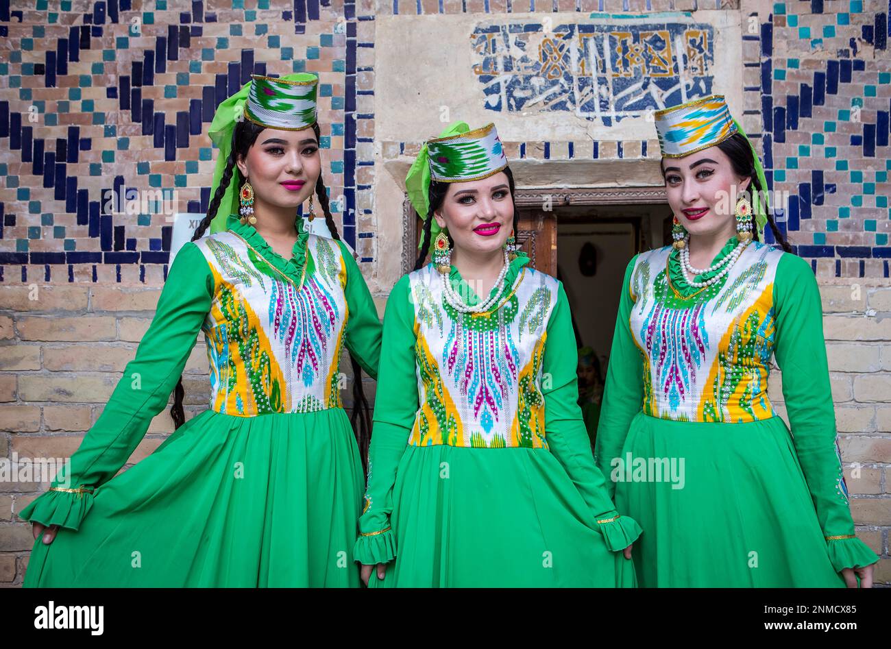 Women in traditional costume, Samarkand, Uzbekistan Stock Photo - Alamy