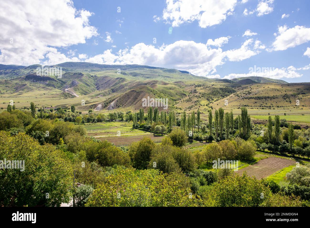 Mtkvari river valley landscape in Samtskhe - Javakheti region, Georgia with Lesser Caucasus mountains, green vineyards, view from Aspindza. Stock Photo