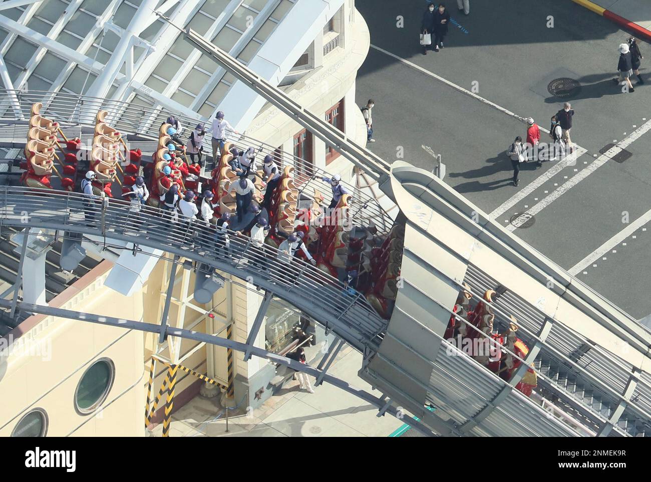 An aerial photo shows a roller coaster, "Hollywood Dream the Ride