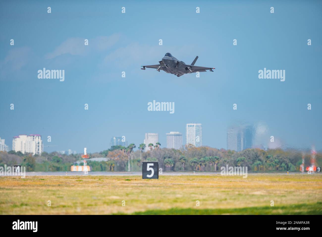 Tampa Bay Buccaneers hold pre-game practice at MacDill AFB > Air Force >  Article Display