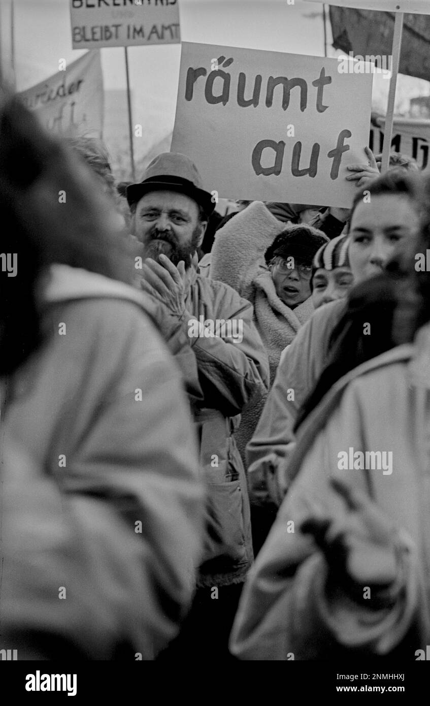 Demonstration november 1989 berlin hi-res stock photography and images ...