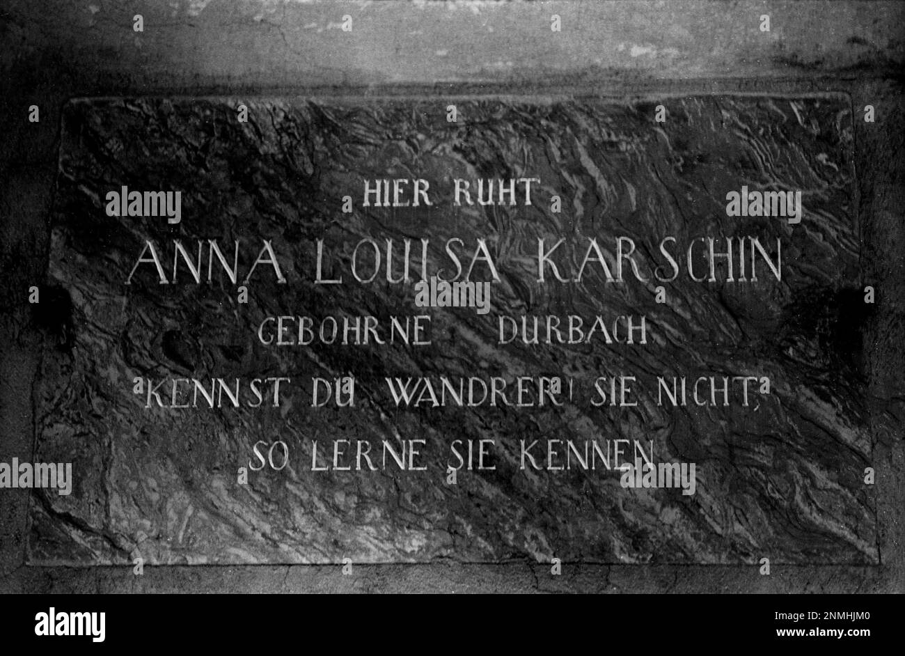 GDR, Berlin, 04.08.1986, plaque at the Sophienkirche: Here rests Anna Louisa Karschin, If you wanderers do not know her, then get to know her (first Stock Photo