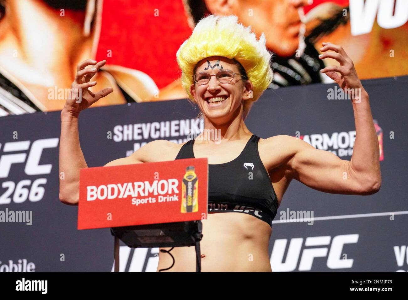 LAS VEGAS, NV - SEPTEMBER 24: Roxanne Modafferi steps on the scale at ...