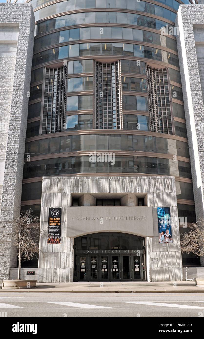 Downtown cleveland louis stokes wing building hires stock photography
