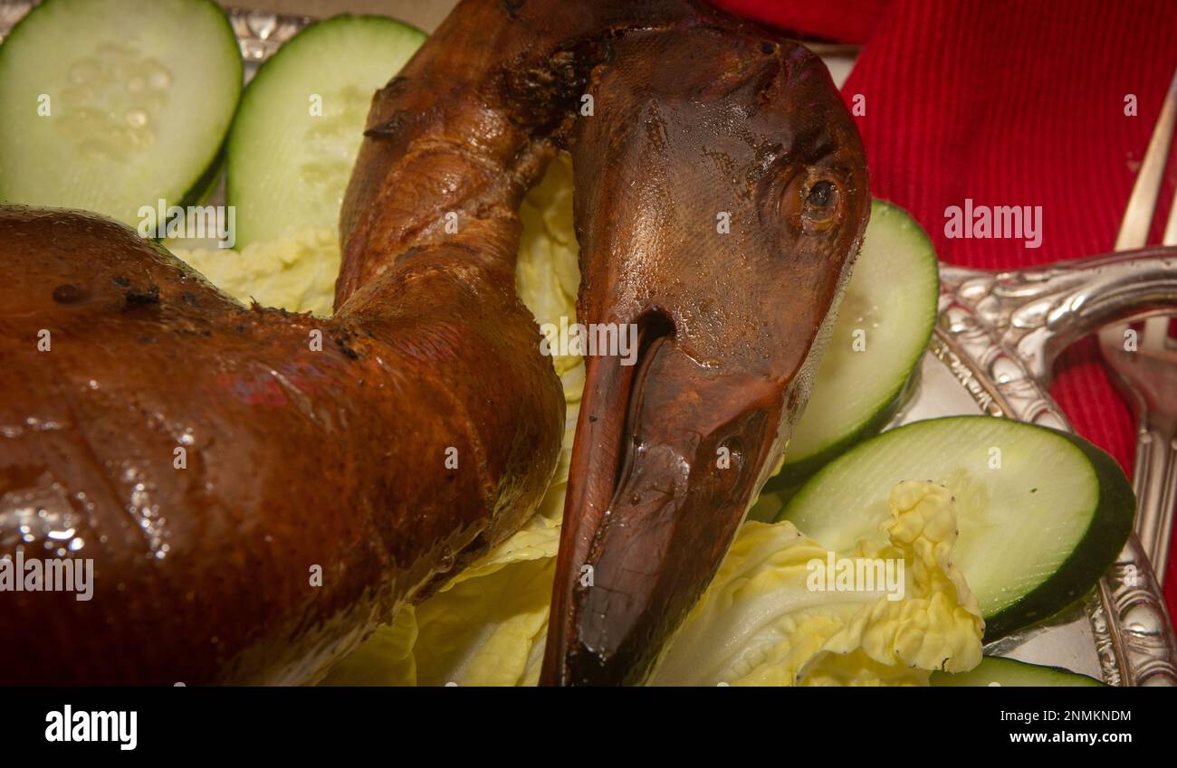Roasted Peking Duck Head Stock Photo - Alamy, image size:1300x849