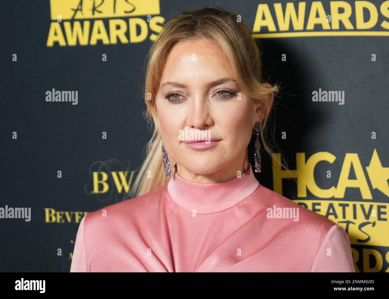 Kate Hudson arrives at the 2023 HCA Film Awards held at the Beverly