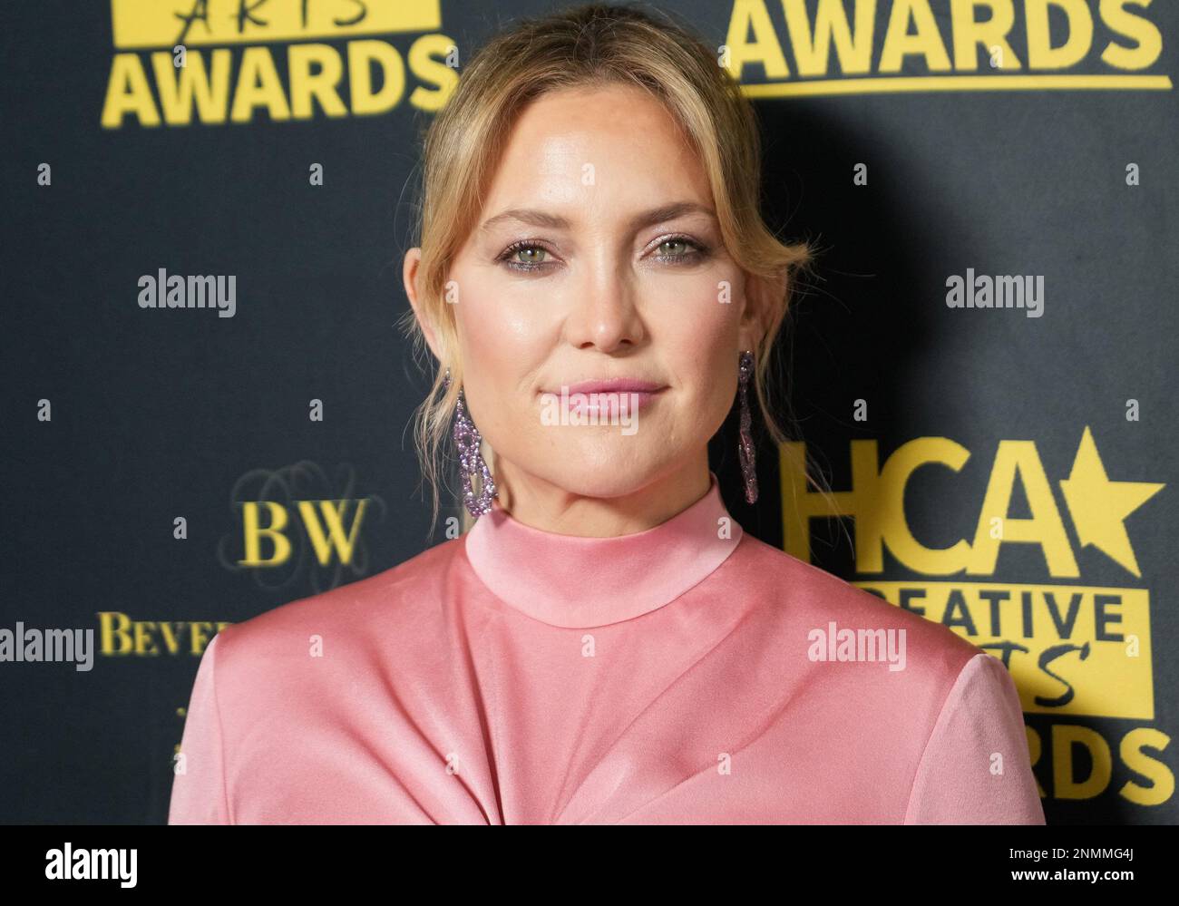 Kate Hudson arrives at the 2023 HCA Film Awards held at the Beverly