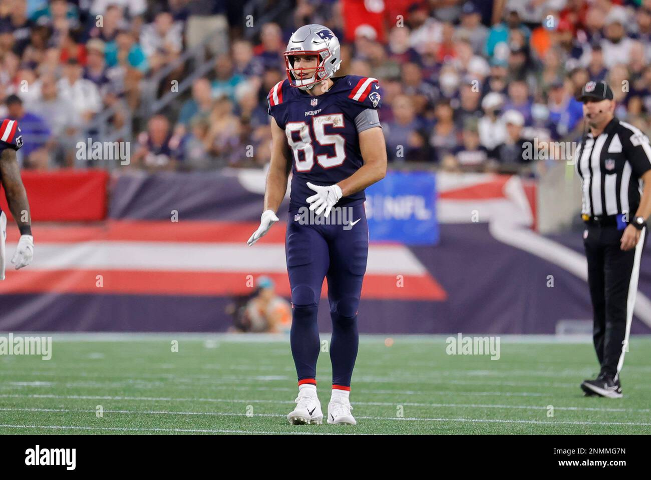 Jan 1, 2023; Foxborough, Massachusetts, USA; New England Patriots tight end  Hunter Henry (85) leaves the field after a game against the Miami Dolphins  in Foxborough, Massachusetts. Eric Canha/CSM/Sipa USA(Credit Image: ©