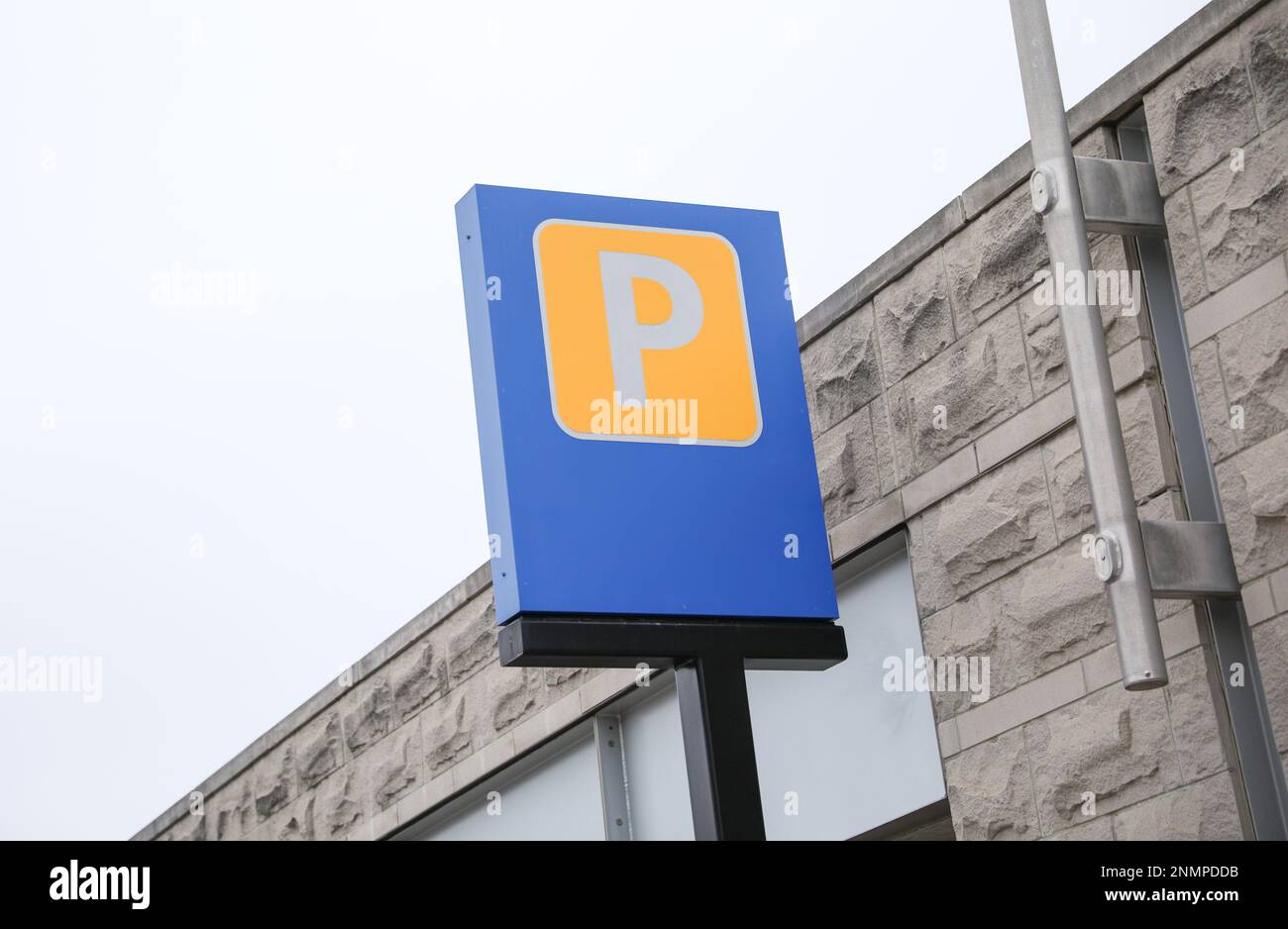 Sign Parking garage road sign in public blue urban city Stock Photo Alamy