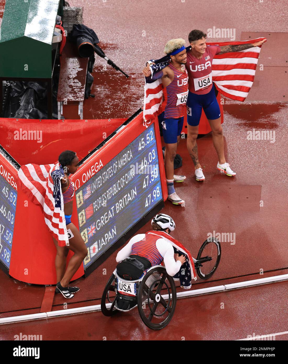 USA's athletes celebrate after winning the 4 x 100m Universal Relay