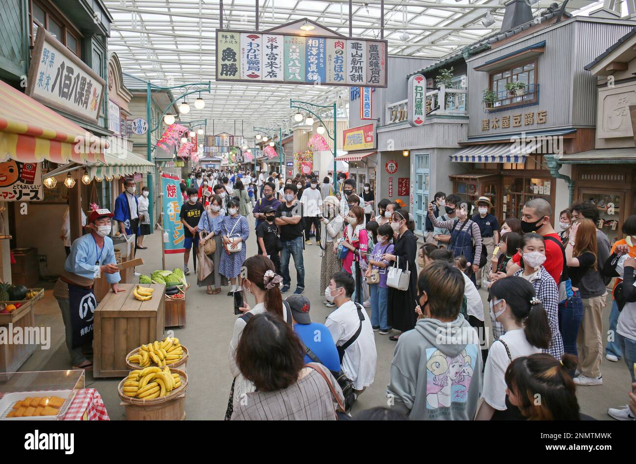 Visitors enjoy watching Banananotatakiuri, ' a seller who sells bananas with a performance