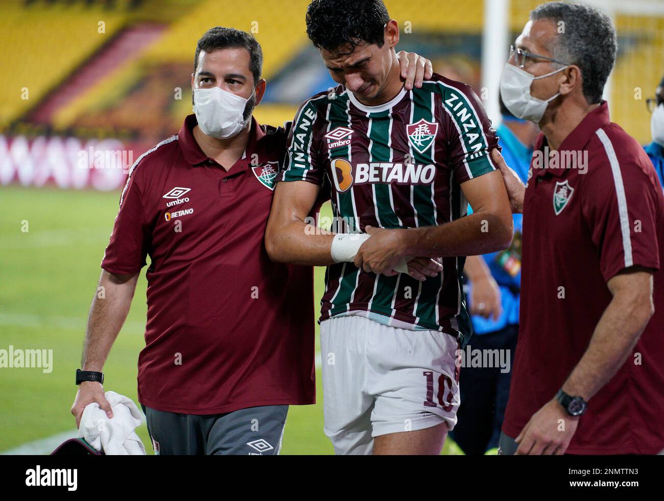 Coach Paulo Autori of Brazil's Athletico Paranaense scratches his head  during a Copa Libertadores round of sixteen second leg soccer match against  Argentina's River Plate at the Libertadores de America stadium in