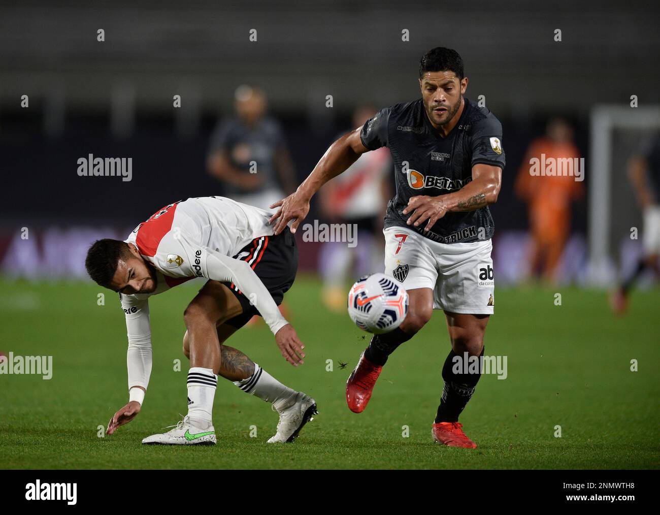 Paulo Díaz Of Argentina's River Plate, Left, And Hulk Of Brazil's ...