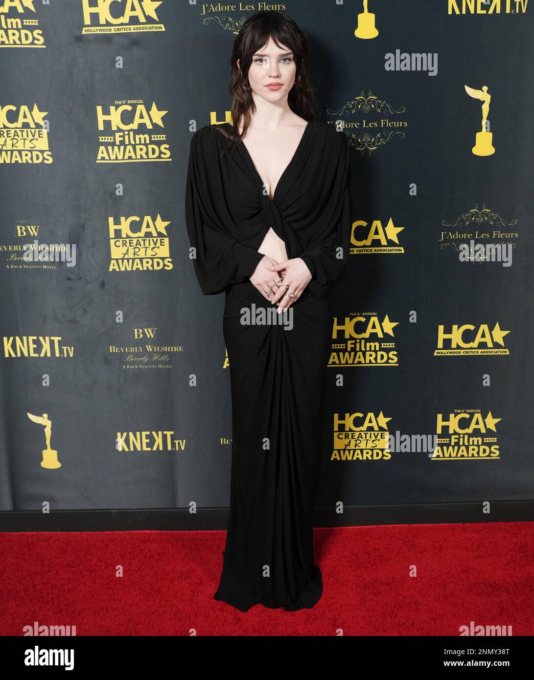 Sophie Thatcher arrives at the 2023 HCA Film Awards held at the Beverly
